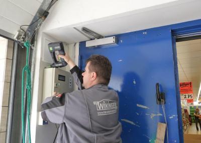 Entfernung von Technik zur Vorbereitung von Schleifarbeiten in Brandenburg im Supermarkt