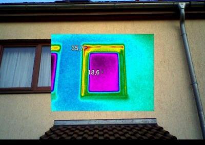 Bauthermografie Kältebrücken an einem Fenster in Berlin