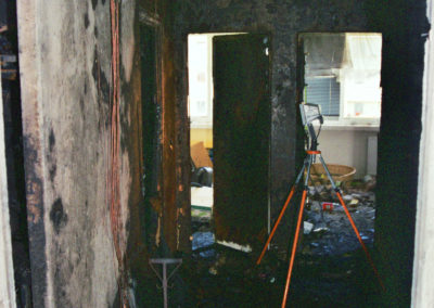 Verbrannte Innentüren zum Wohnzimmer und Kinderzimmer