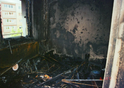 Wegen fahrlässiger Brandstiftung und fahrlässiger Körperverletzung im Alkoholrausch mit brennender Zigarette eingeschlafen