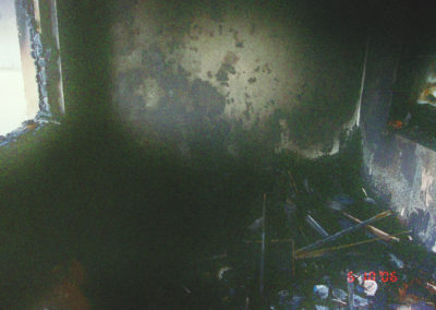 Ein Mann schläft mit Zigarette im Bett ein und verursacht einen Brandschaden