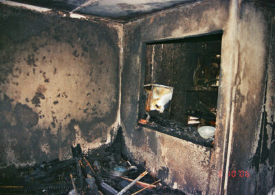 Verbranntes Wohnzimmer durch vergessene Zigarette