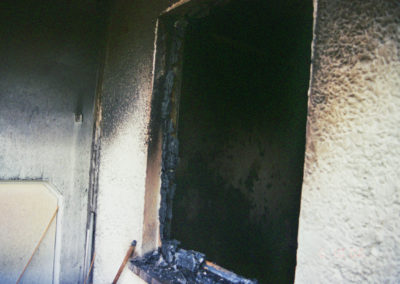 Balkon mit Fassade verbrannt durch falsche Bedienung eines Grill