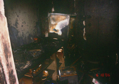 Durch stehen gelassenen bzw. vergessenen Topf auf der heißen Heizplatte in der Küche komplett ausgebrannt