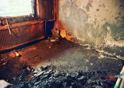 Beseitigung von verbrannten Gegenständen aus einem Schlafzimmer wegen einer brennenden Zigarette