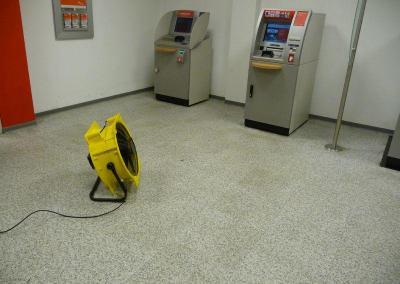 Trocknung mit Turbogebläse im Geschäft in Berlin