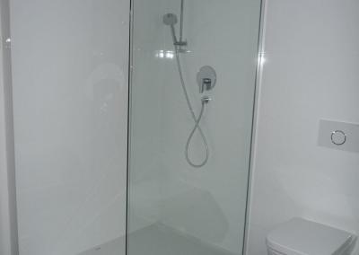 Wasserschaden Überschwemmung undichtes Rohr Bad, Fliesen und Malerarbeiten erneuert