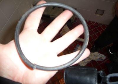 gerissene Dichtung vom undichtem Rohr WC-Bad Berlin