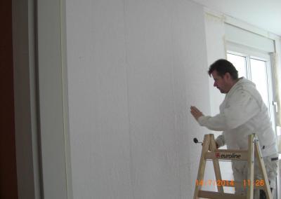 Tapete anbringen in Wohnung Schlafzimmer in Berlin