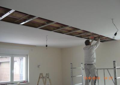 Öffnung einer Trockenbaudecke Ladengeschäft