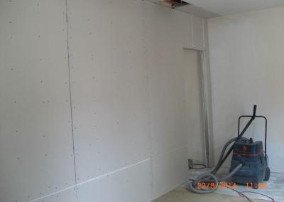 Nach Installation von Trockenbauarbeiten Reinigungsarbeiten