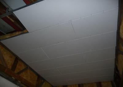 Trockenbau Unterkonstruktion Bodenplatte im Absatz verlegen