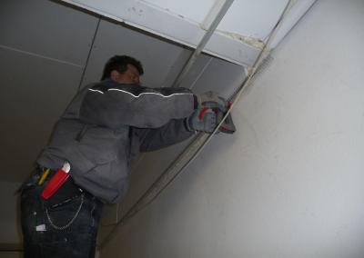 Anbringung einer Trockenbaukante mit einer Eckschiene