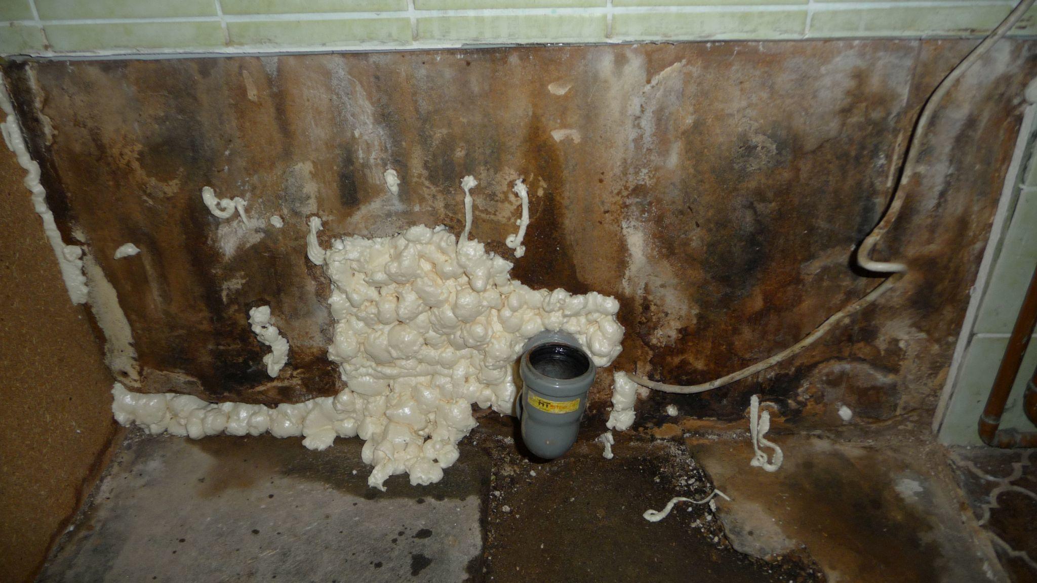 Beseitigung Wasserschaden durch ein Verstopftes Rohr