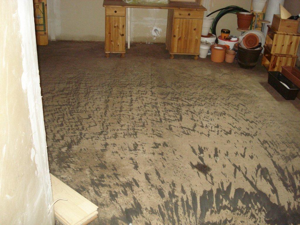 Wasserschaden durch ein undichtes Entwässerungsrohr in Berlin